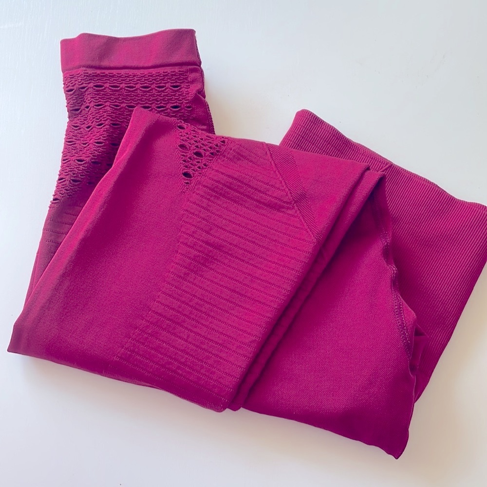 - Cranberry workout Moto leggings super cute size medium